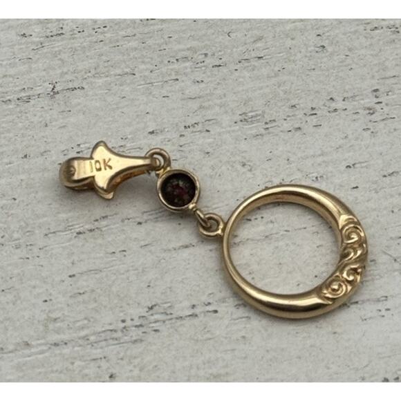 10k Yellow Gold Garnet Pendant .67 Grams /1 In. - Picture 4 of 5